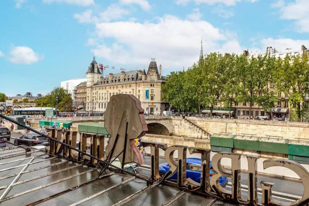 Spacieux A Deux Pas De Notre-dame * Parijs